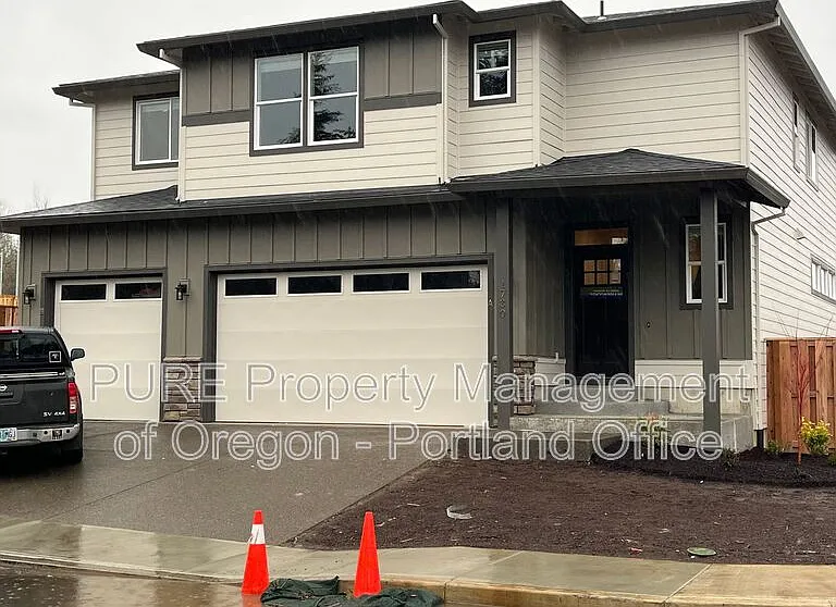 1730 NE Gilbert Ln — Photo 4