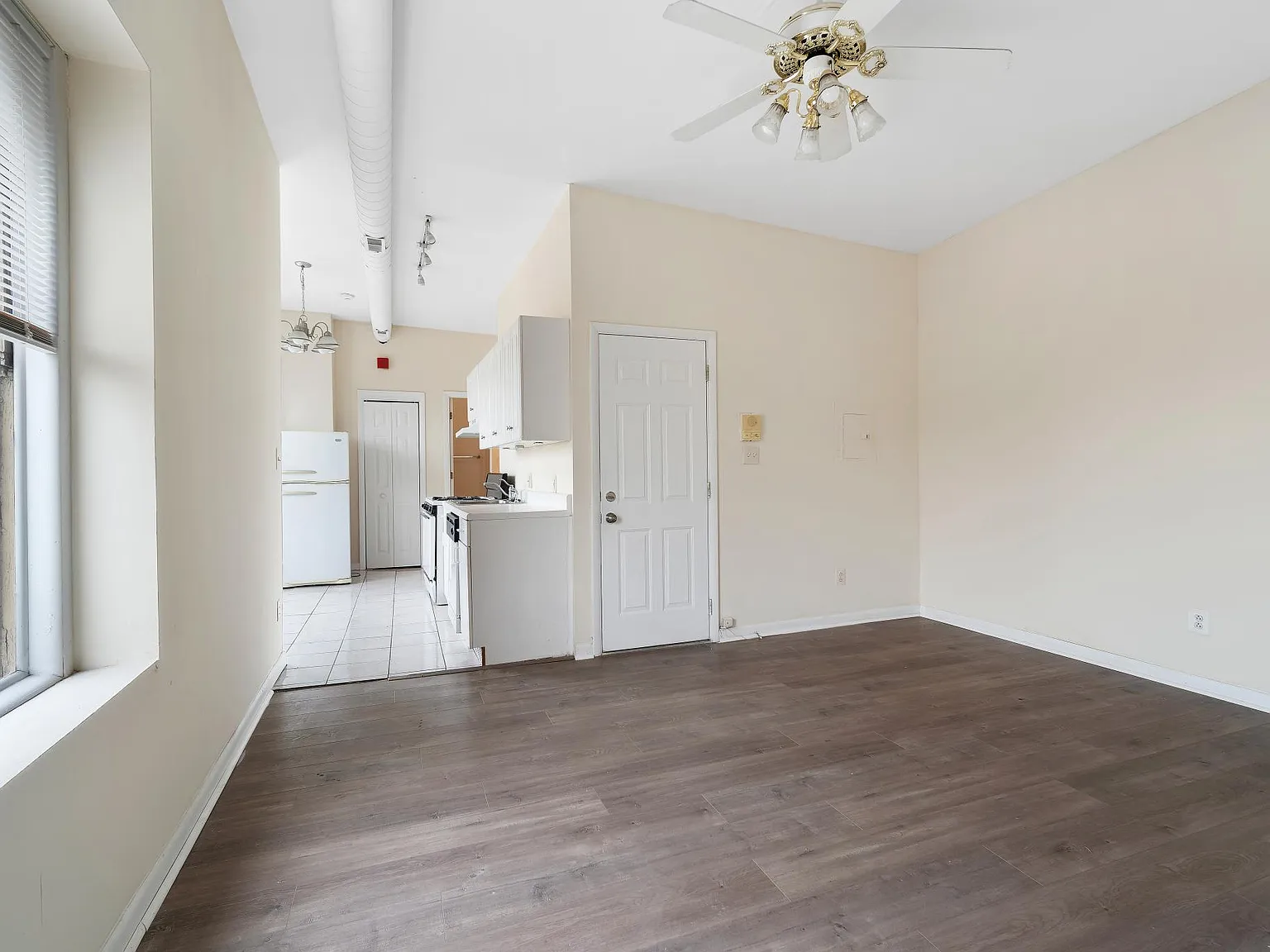 1 bed, 850 sqft, $1,442 — Photo 3