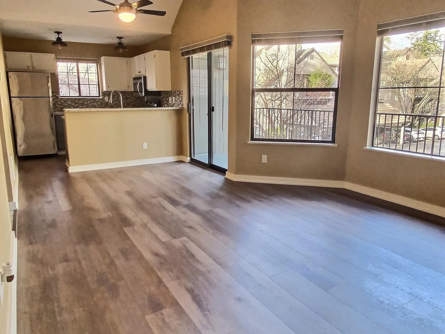 4000 Carman Dr — Photo 2