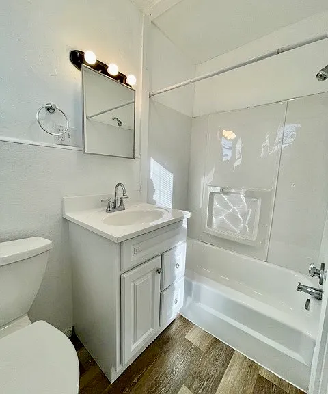 75 Crapo St New Bedford Spacious 3 Bedroom / 1 Bath New Appliances, Near the Beach! — Photo 22