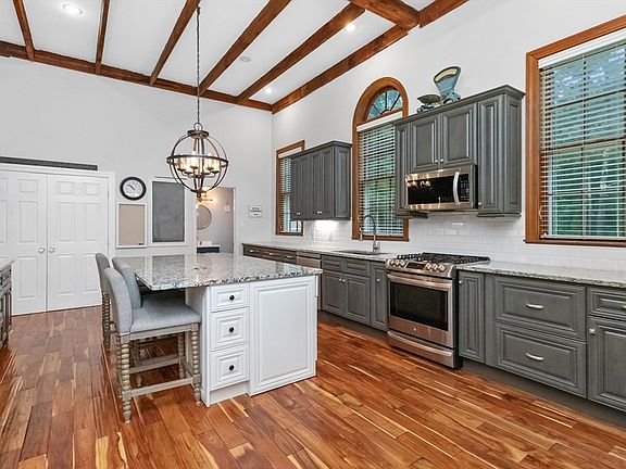 5th image of 333 Summer St