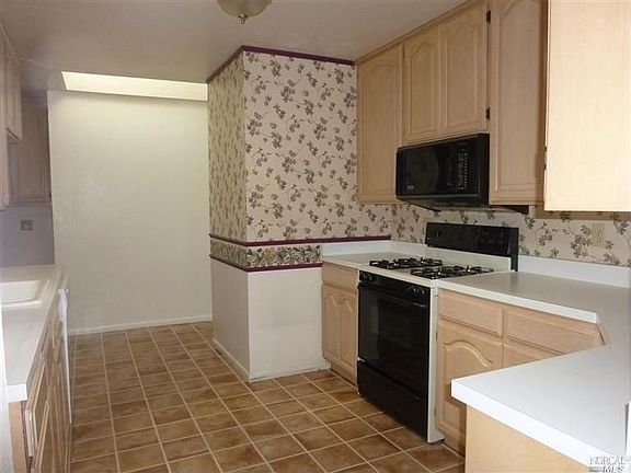 4th image of 4050 Malone Dr