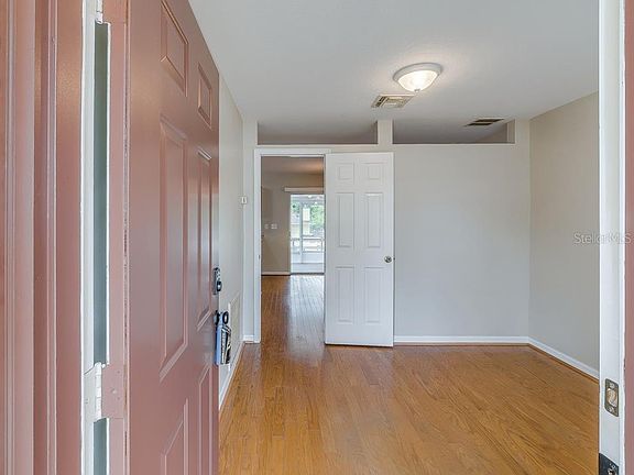 3rd image of 431 Windridge Pl