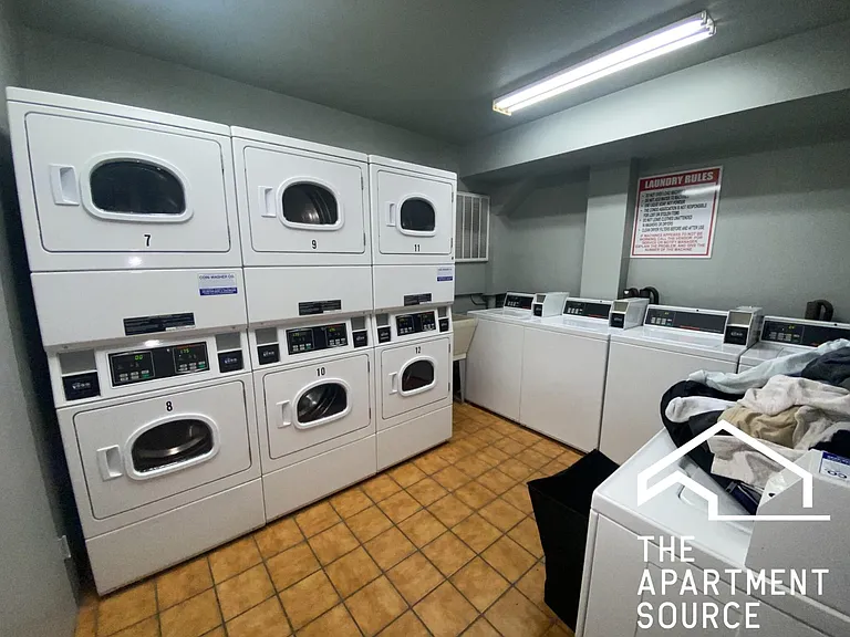 661 W Grace St #417 — Photo 10