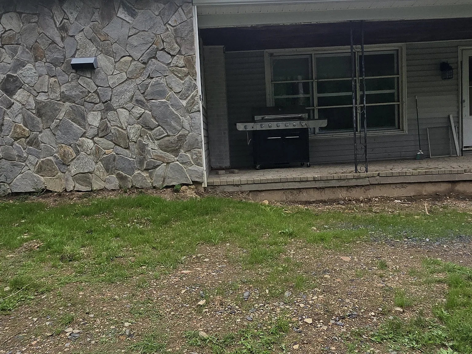 3 bed, 1380 sqft, $1,850 — Photo 2