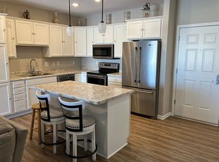 3550 Stone Creek Cir SW #115, Cedar Rapids, IA 52404
