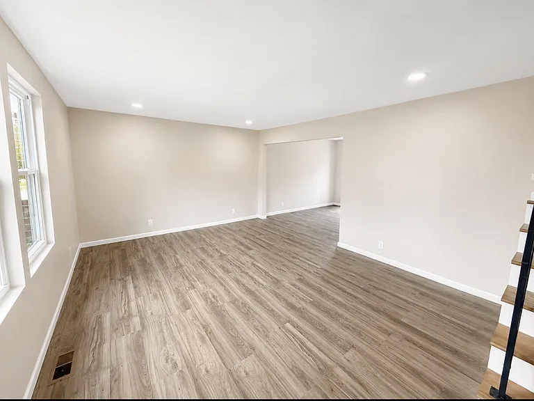 601 Bellevue Rd N — Photo 3