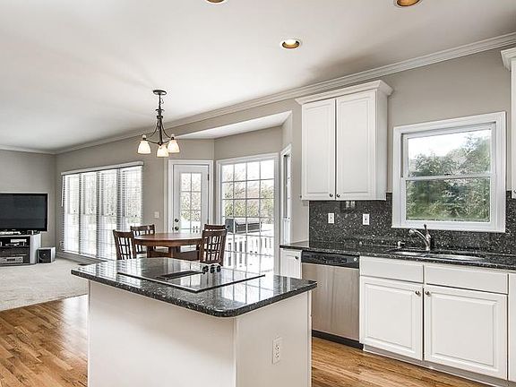 3rd image of 3321 Mallard Lake Pl