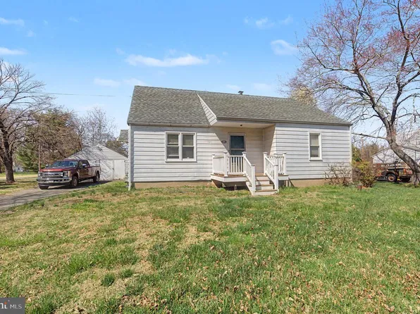 105 Search Ave, Pennington, NJ 08534