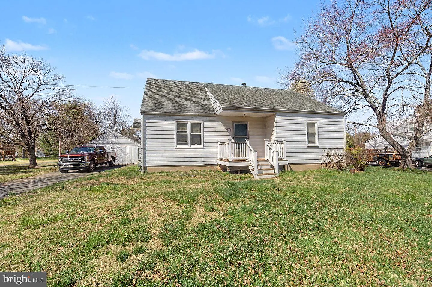 105 Search Ave photo 1