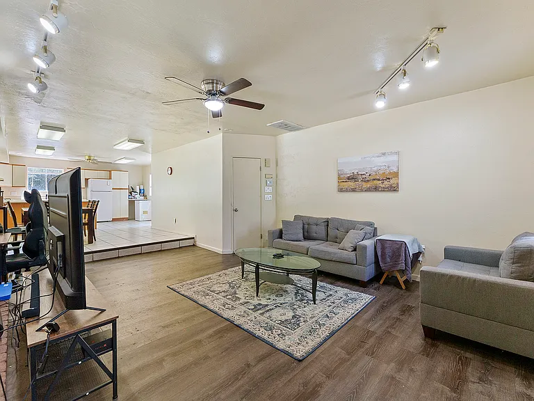 535 S Temple St #1 — Photo 3