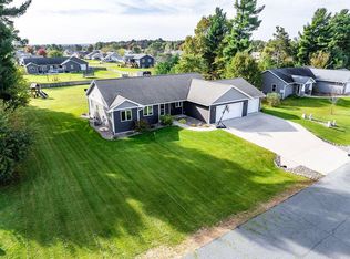 W7869 W Broadmoor Park DRIVE, Holmen, WI 54636