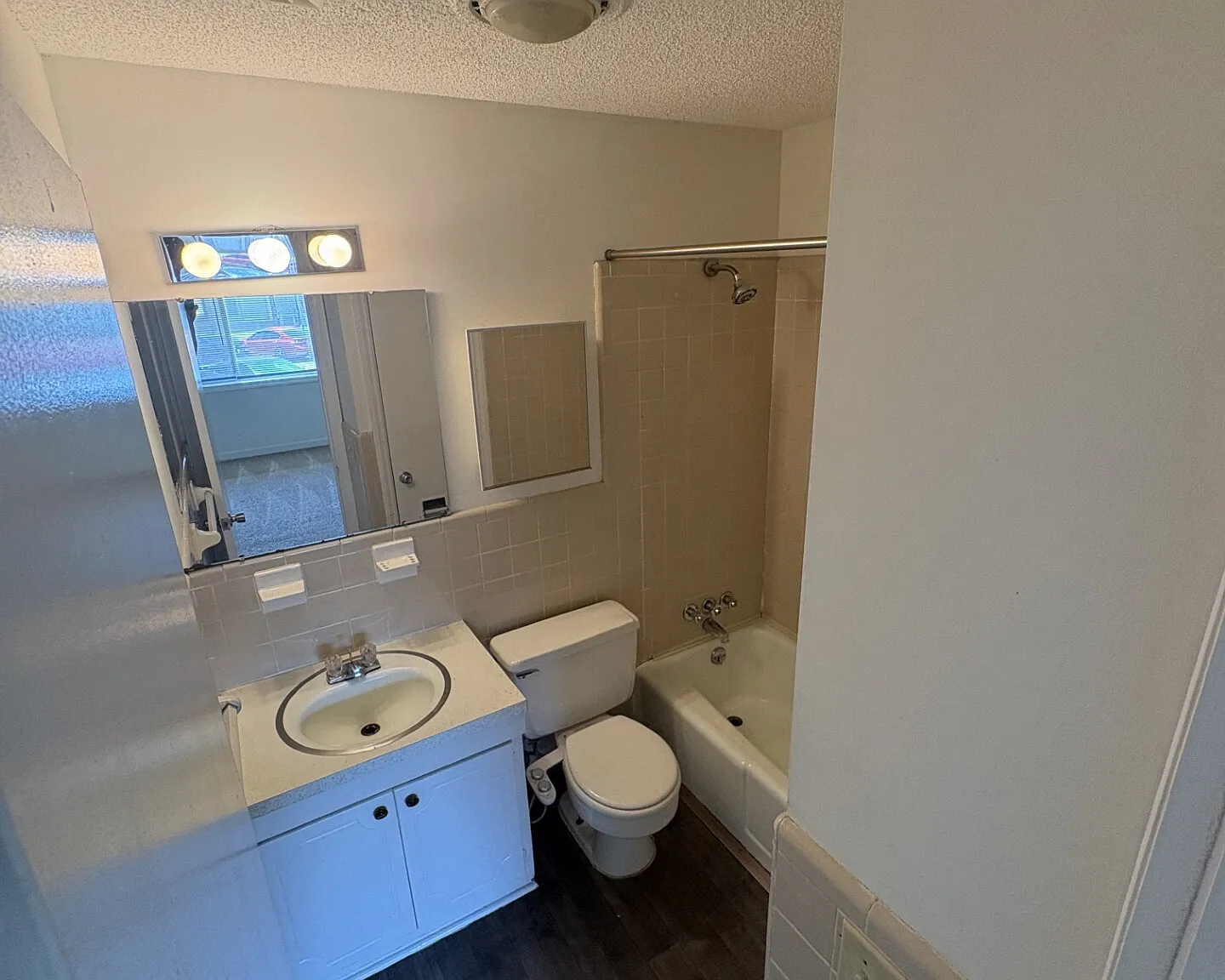 1019 S Church St — Photo 2