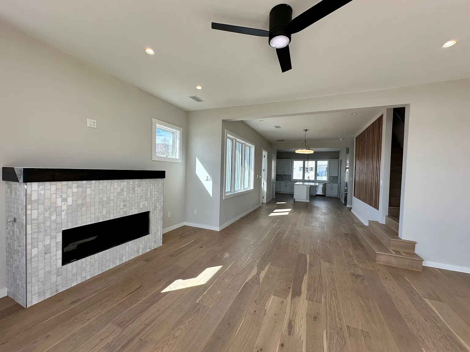 3 bed, 3.5 bath, 2366 sqft, $4,300 — Photo 4