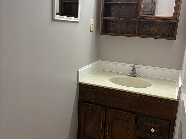 184 W Main St #B — Photo 10