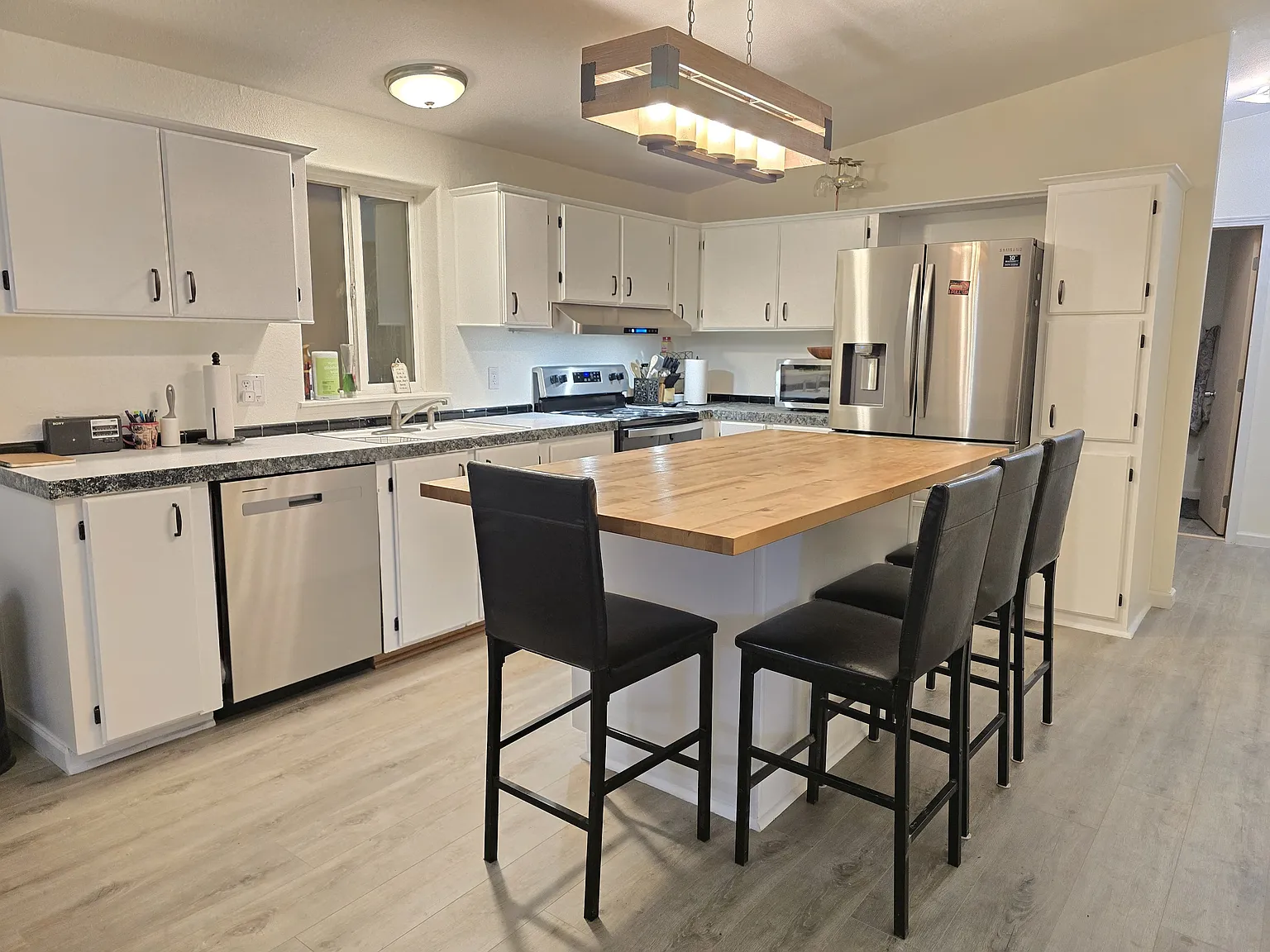 3 bed, 1404 sqft, $1,000 — Photo 1