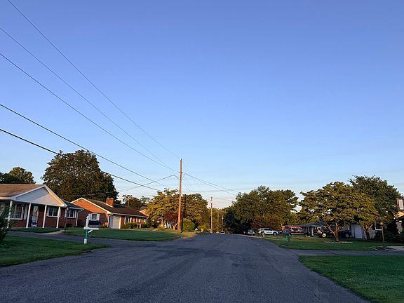 3rd image of 13406 Meadowview Ave