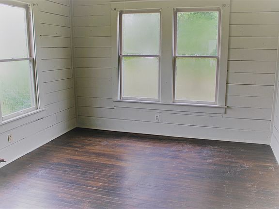 5th image of 902 Thiel St