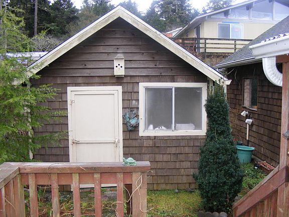 5th image of 3537 SE Dogwood St