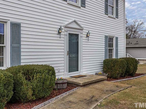 3rd image of 424 Southwood Dr