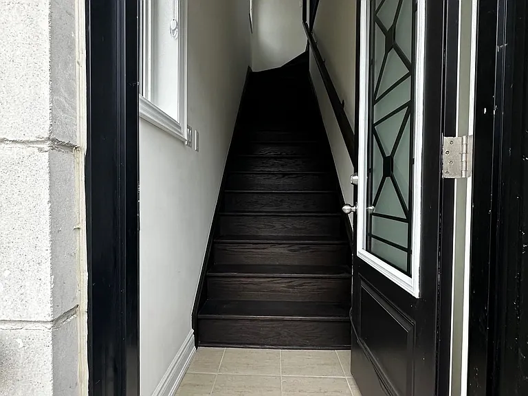 33 Rowe St #COACH — Photo 3