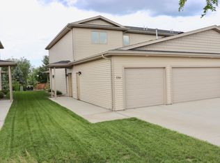 720 Mayflower Dr, Bismarck, ND 58504