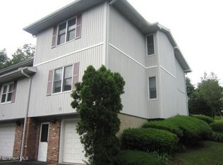 54 Abington Gardens Dr, Clarks Summit, PA 18411