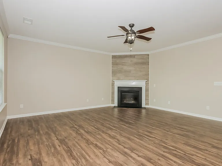 1326 Aurora Ct — Photo 6