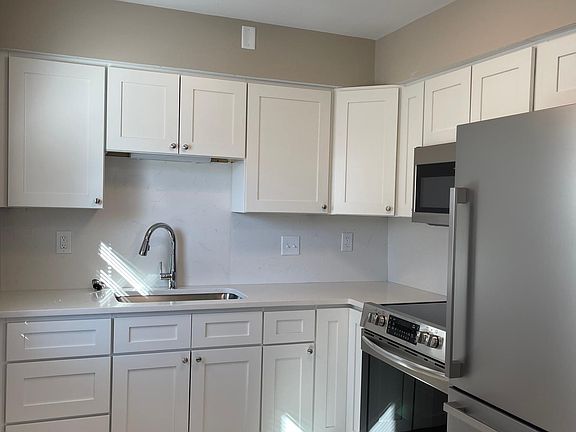 4th image of 1 Leverette Ln #2