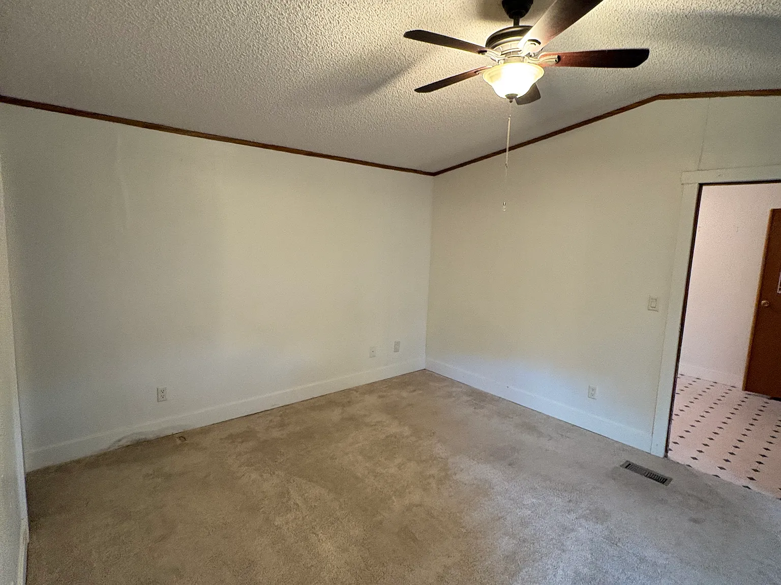 3 bed, 1400 sqft, $1,500 — Photo 2