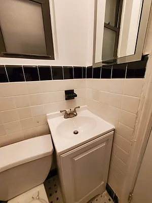 Rented by Leonidas Realty | media 8