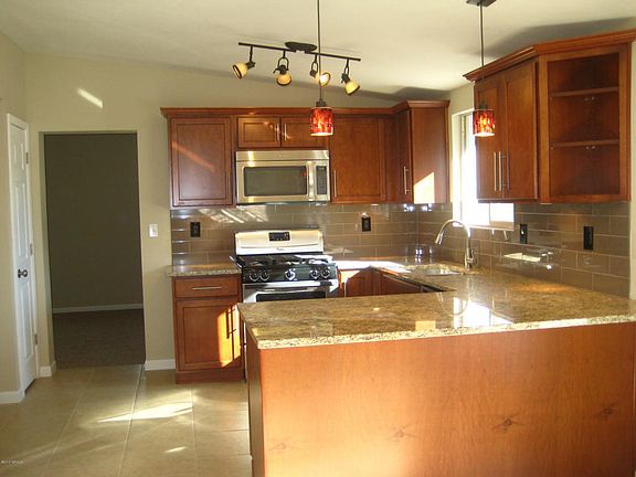 2nd image of 1117 W Edgewater Dr