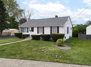 333 Woodhaven Rd, Pawtucket, RI 02861