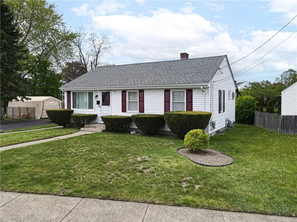 333 Woodhaven Rd, Pawtucket, RI 02861