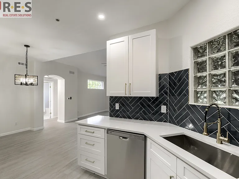 1631 W Canal Cir #832 — Photo 4