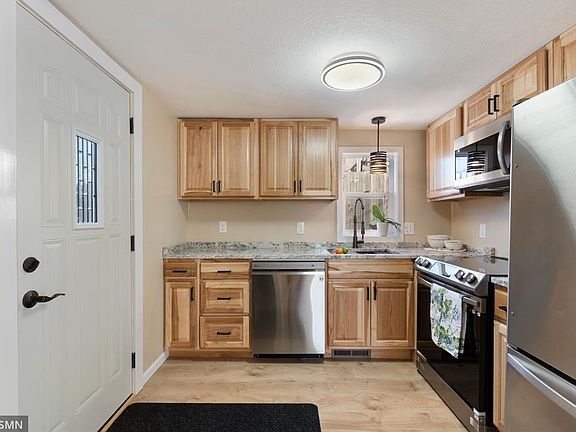 2nd image of 1040 Rose Ave E