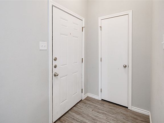 5th image of 1702 Deacon Dr APT 101