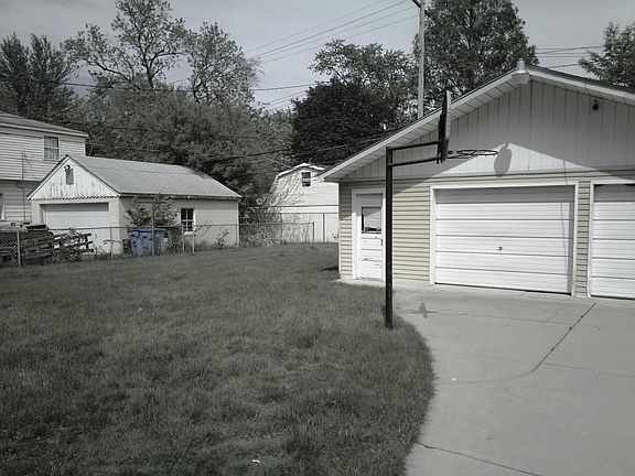 3rd image of 5395 Bedford St