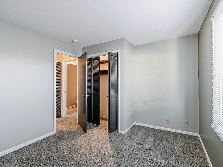 1110 F St #6 — Photo 7