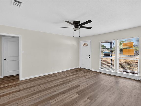 5th image of 2622 Crystal Dr