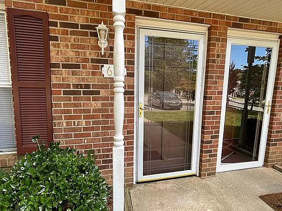 3rd image of 610 Cedarbrook Ct