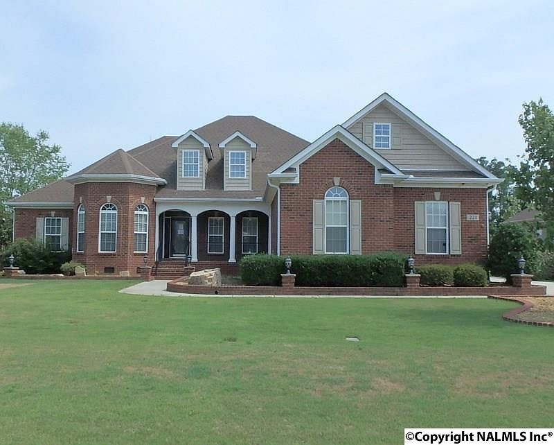 1st image of 221 Bishop Farm Way