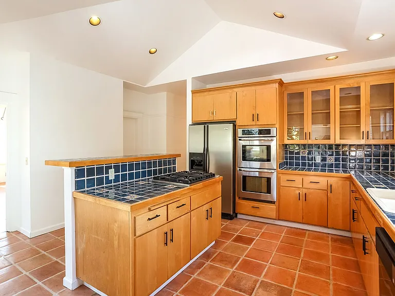 6458 Colby St — Photo 16