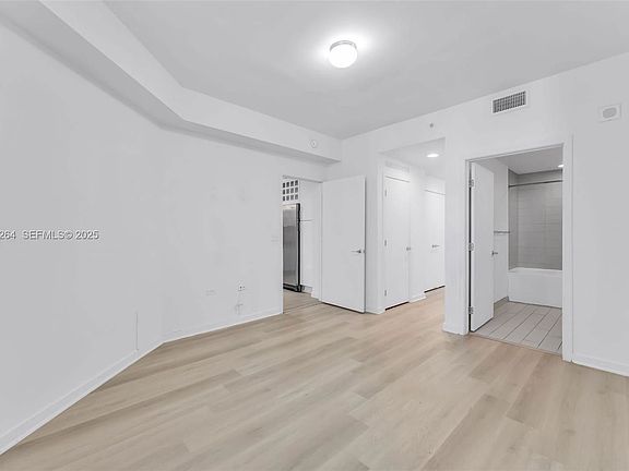 5th image of 999 SW 1st Ave #28