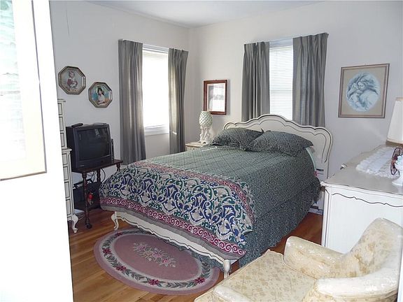 5th image of 1577 Crest Dr