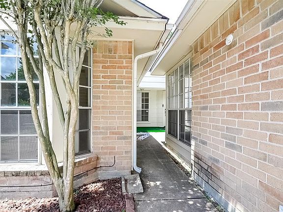 3rd image of 1807 Trendwest Dr