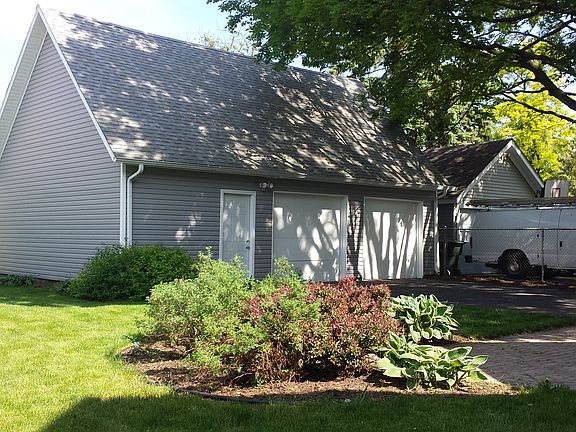 3rd image of 628 Caswell St