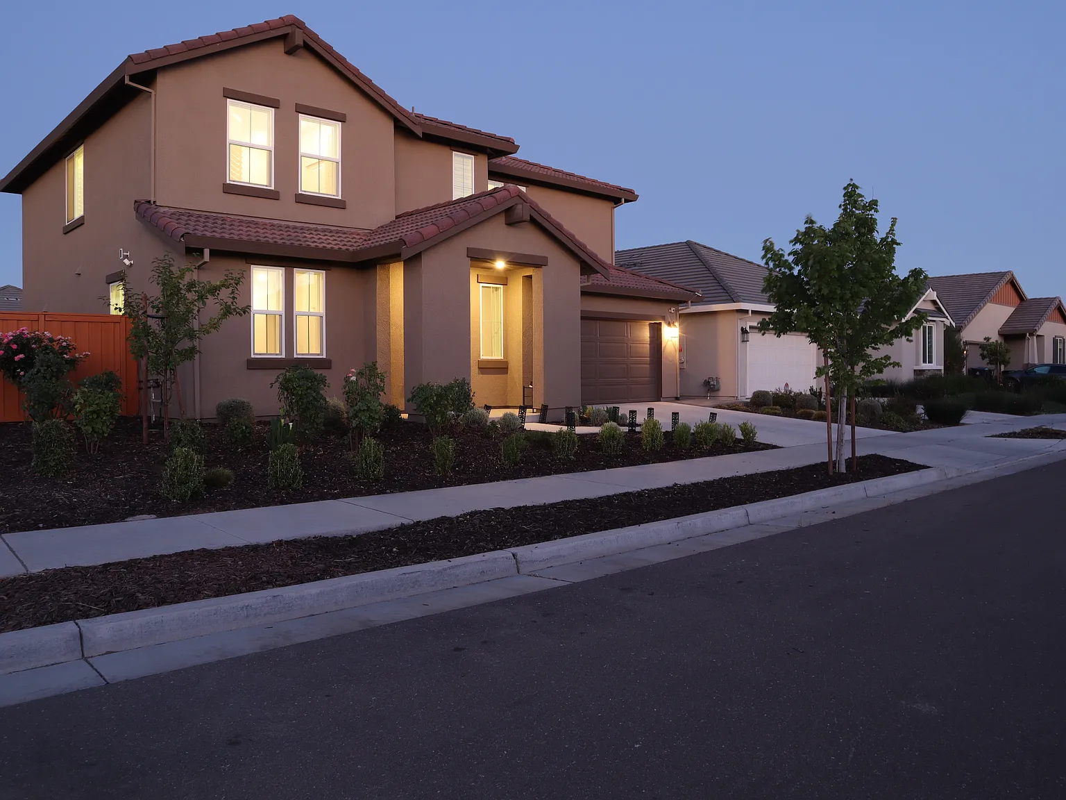 5 bed, 3.0 bath, 2725 sqft, $3,495 — Photo 2