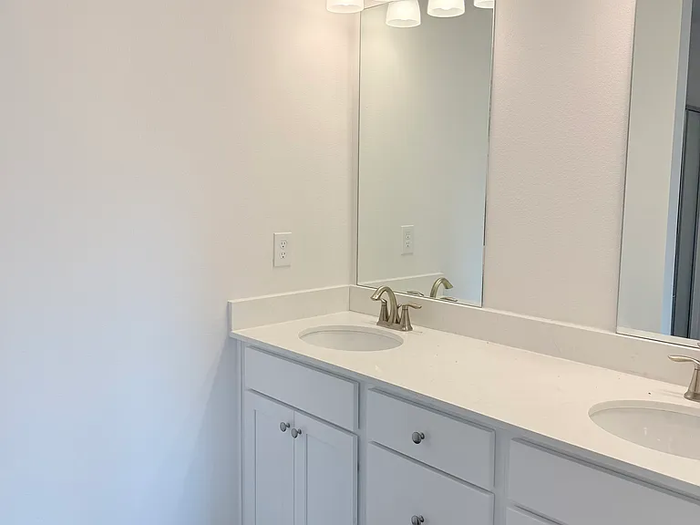 165 Hawk St — Photo 12