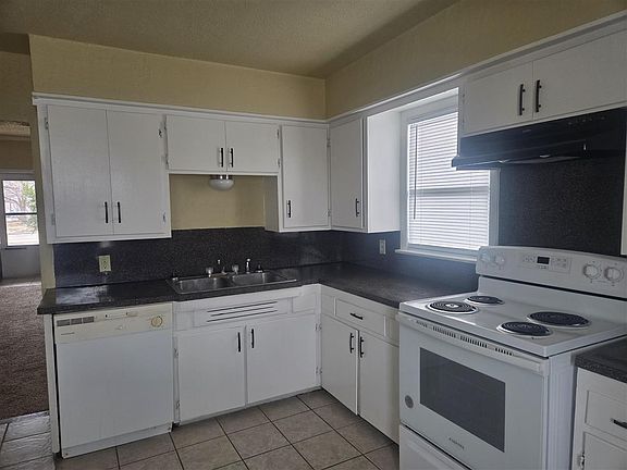 2nd image of 909 NW Bell Ave